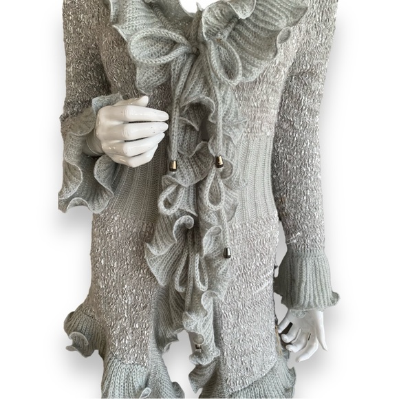 SIONI GREY RUFFLED KNIT SWEATER CARDIGAN. WOMEN’S SIZE MEDIUM/LARGE - Picture 5 of 8